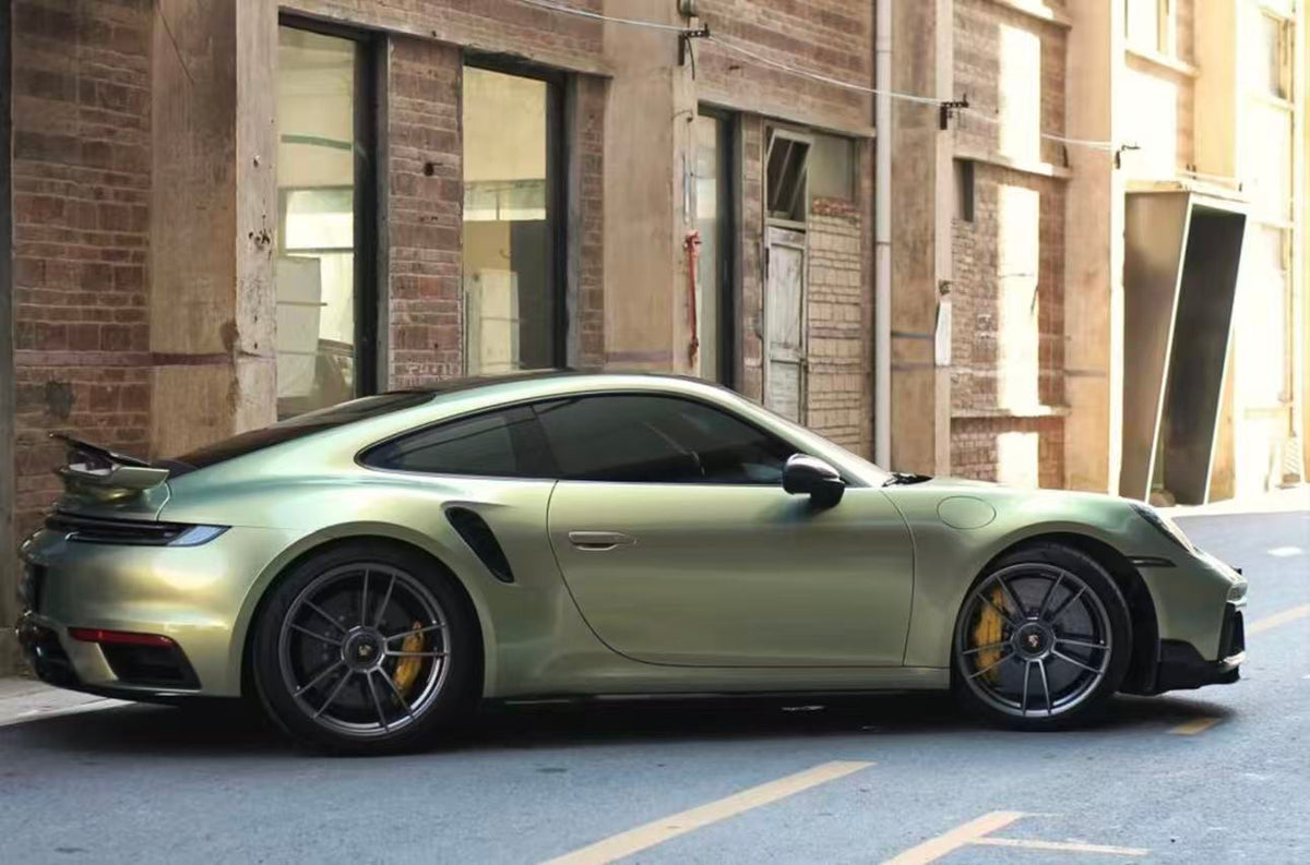 Porsche Golden Green image 4